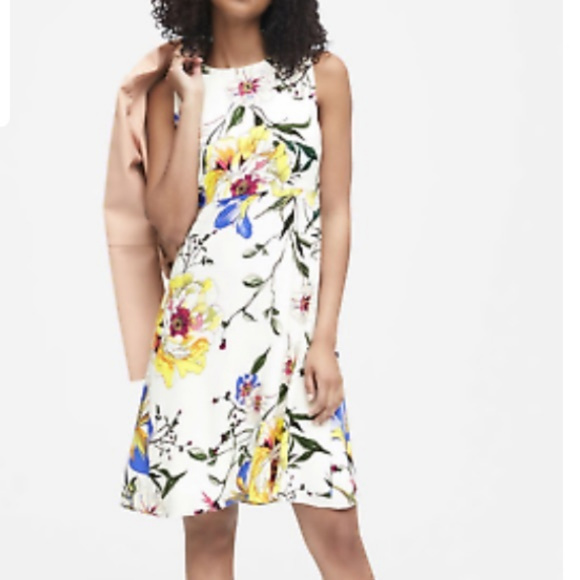 Banana Republic Dresses & Skirts - Banana Republic floral print dress.